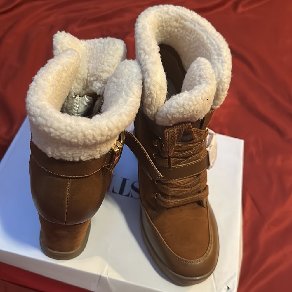 Never been Worn Cognac Heel Show Boots. Has a few Scratches on right heel. - Picture 2 of 6